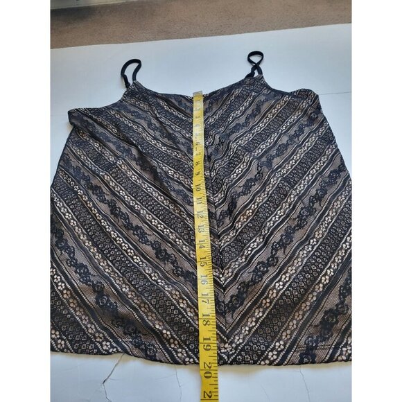 Torrid Lace V Neck Sleeveless Blouse Size 2 Office Wear Preppy Formal Event - Picture 6 of 7